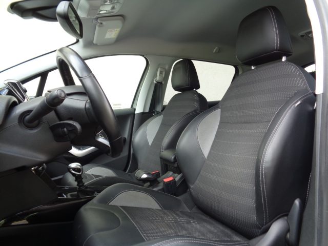 PEUGEOT 2008 usata, con Autoradio