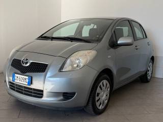 TOYOTA Yaris usata 2