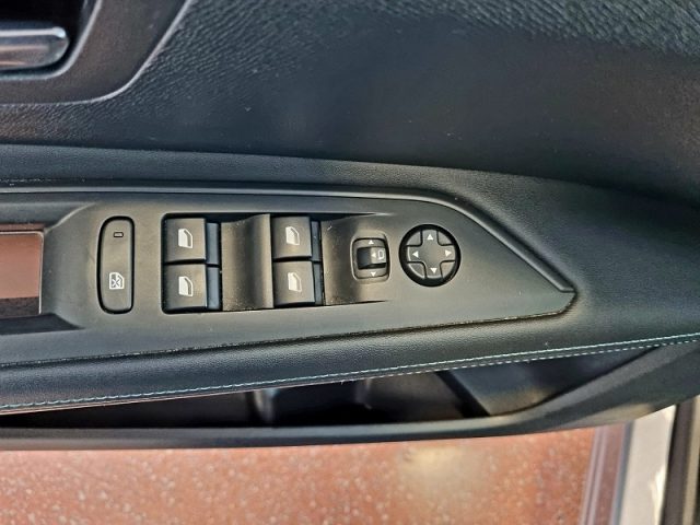 PEUGEOT 3008 usata, con Touch screen