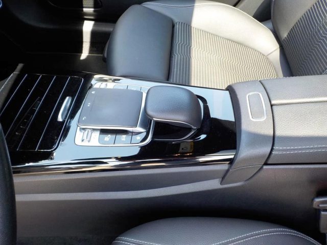 MERCEDES-BENZ CLA 180 usata, con Apple CarPlay