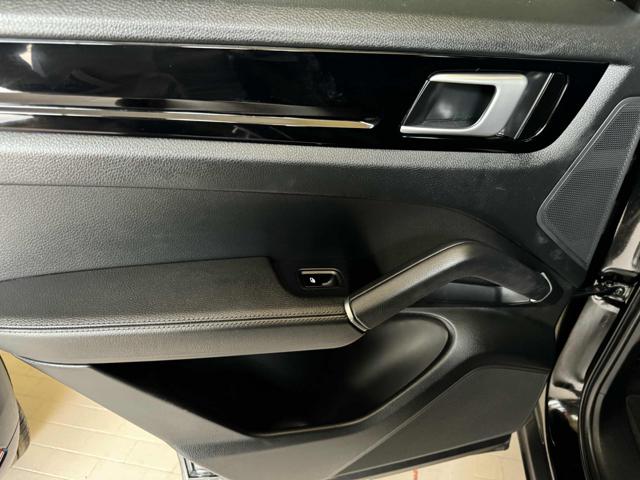 PORSCHE Cayenne usata, con MP3