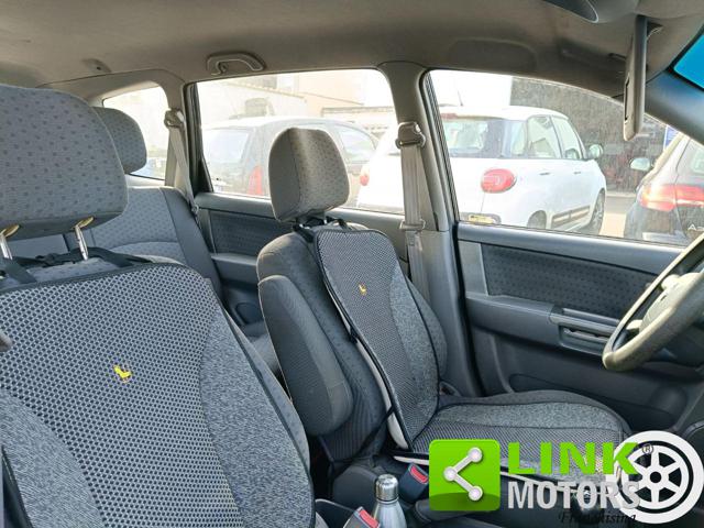 KIA Carens usata, con Specchietti laterali elettrici