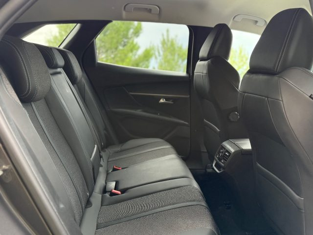 PEUGEOT 3008 usata, con Leve al volante
