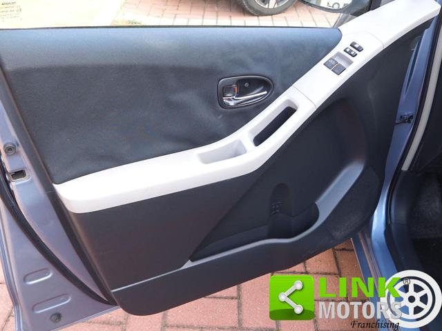 TOYOTA Yaris usata 11