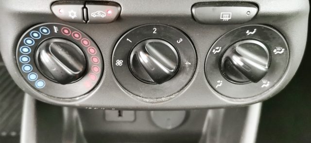 OPEL Corsa usata, con ESP