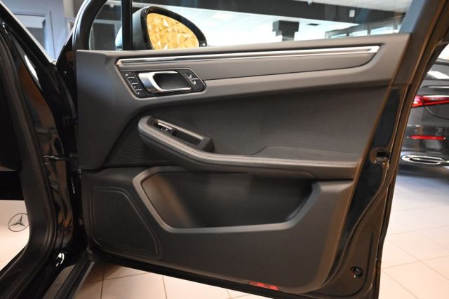 PORSCHE Macan usata 157