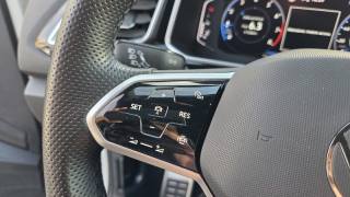 VOLKSWAGEN T-Roc usata, con USB