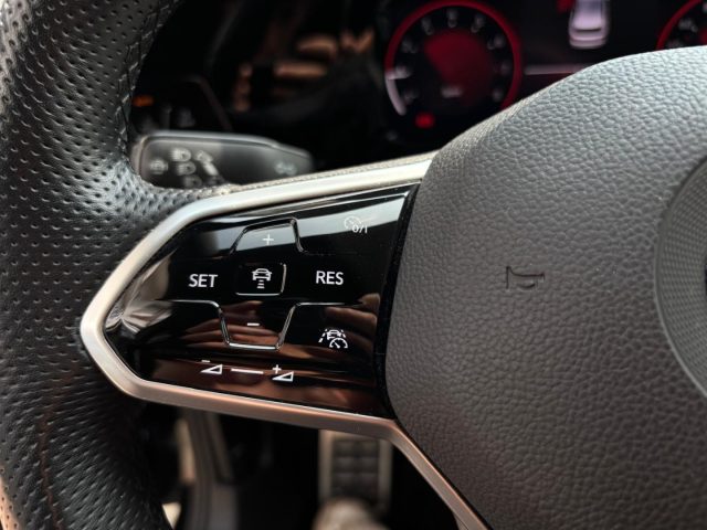 VOLKSWAGEN Golf usata, con USB
