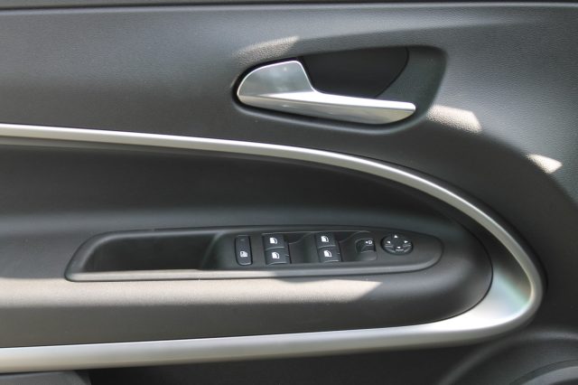 JEEP Avenger usata, con Controllo automatico clima