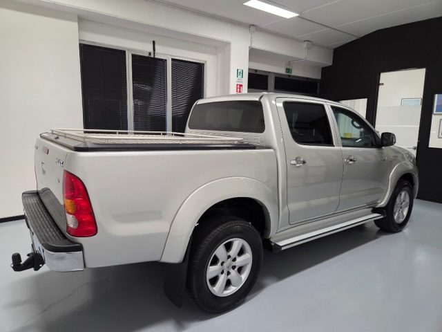 TOYOTA Hilux usata, con Autoradio