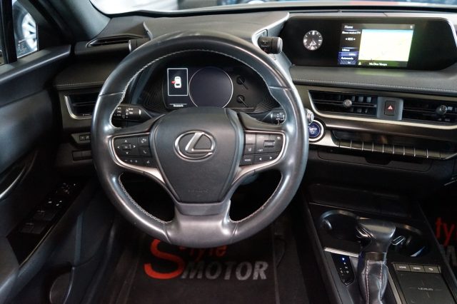 LEXUS UX 250h usata, con Controllo elettronico della corsia
