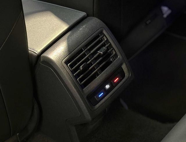 VOLKSWAGEN Golf usata, con USB