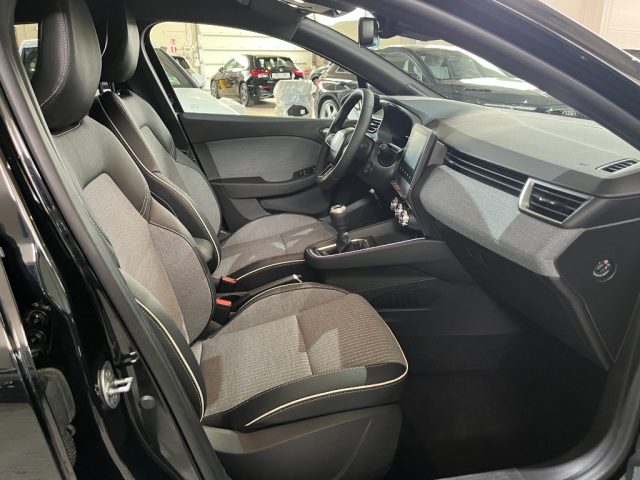RENAULT Clio usata, con Volante in pelle