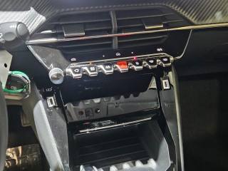PEUGEOT 208 usata, con Volante multifunzione