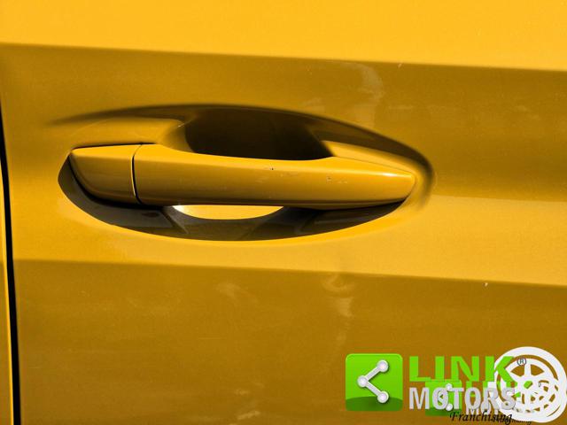 PEUGEOT 208 usata, con Autoradio digitale