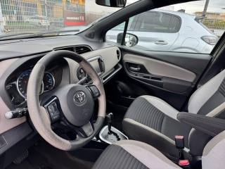 TOYOTA Yaris usata, con Fari Xenon