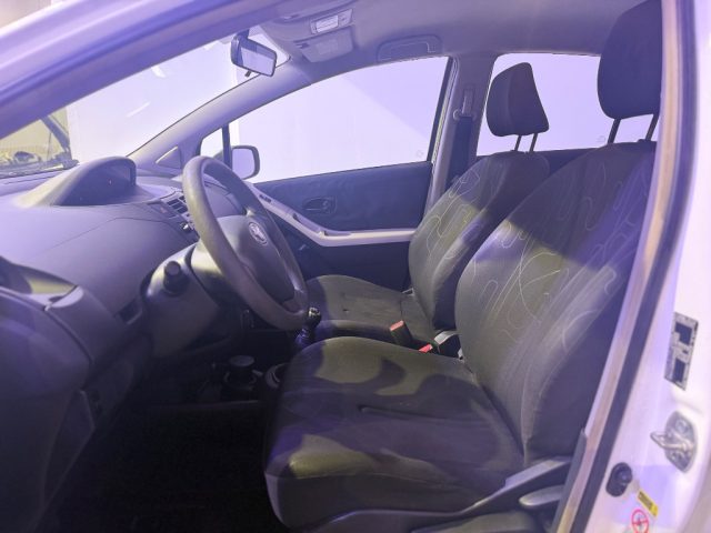 TOYOTA Yaris usata 4