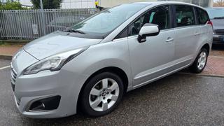 PEUGEOT 5008 usata, con Airbag