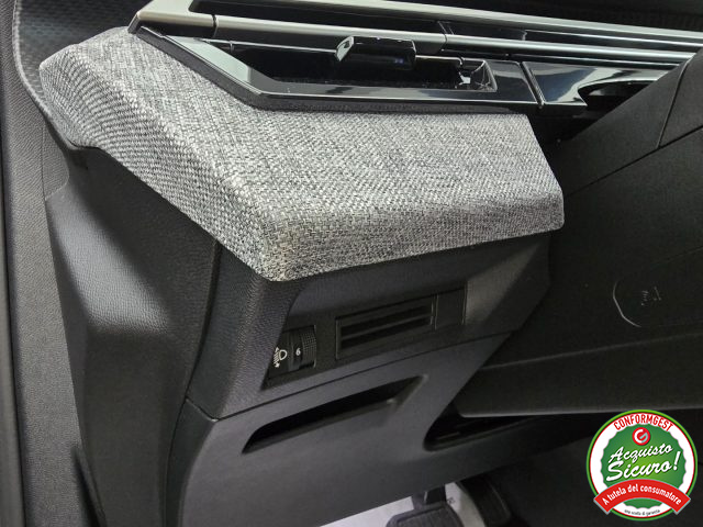 PEUGEOT 5008 usata, con Sistema di navigazione