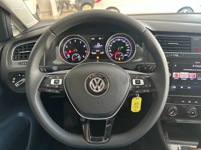VOLKSWAGEN Golf usata, con USB