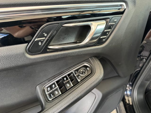 PORSCHE Macan usata 28