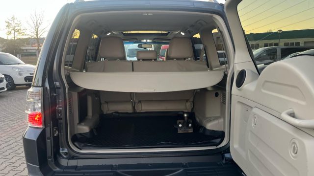 MITSUBISHI Pajero usata, con Regolazione elettrica sedili