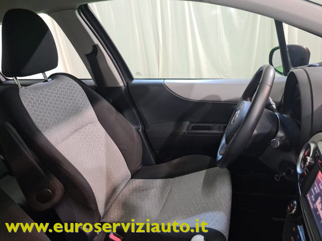 TOYOTA Yaris usata 33