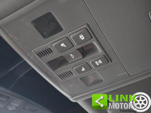 VOLKSWAGEN Golf usata, con Sensori di parcheggio anteriori