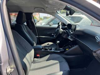 PEUGEOT 2008 usata, con Controllo automatico clima