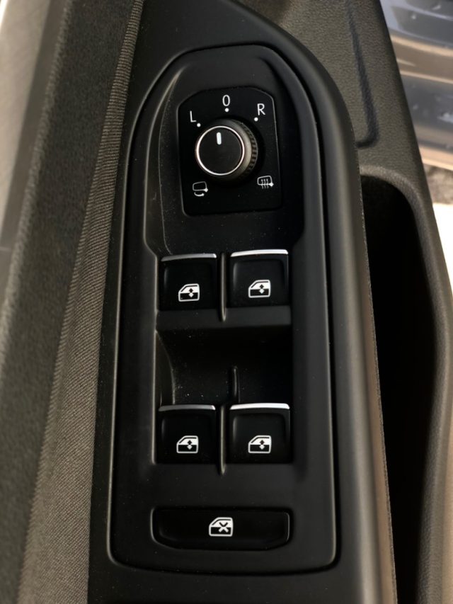VOLKSWAGEN Golf Variant usata, con Isofix