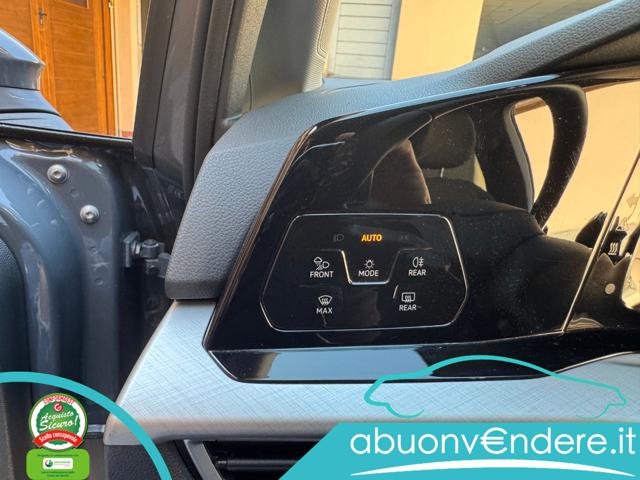 VOLKSWAGEN Golf usata, con Touch screen