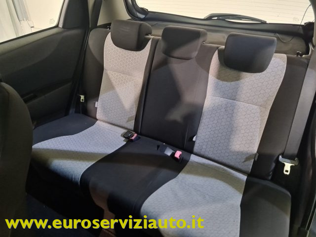 TOYOTA Yaris usata 28