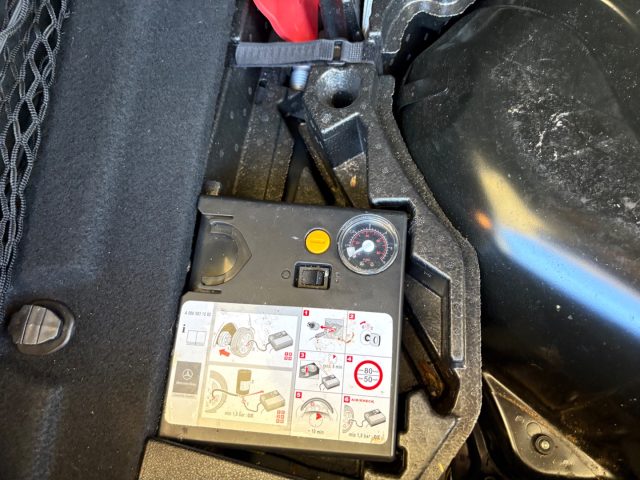 MERCEDES-BENZ E 200 usata, con Frenata d