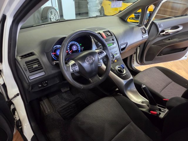 TOYOTA Auris usata, con Fendinebbia