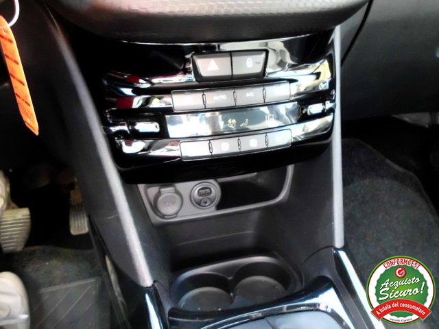 PEUGEOT 2008 usata, con Vetri oscurati