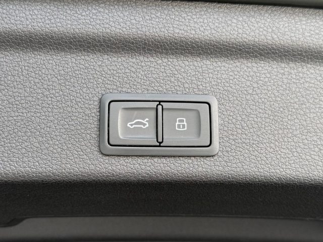 AUDI Q3 usata, con Sensori di parcheggio posteriori