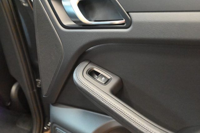 PORSCHE Macan usata 132