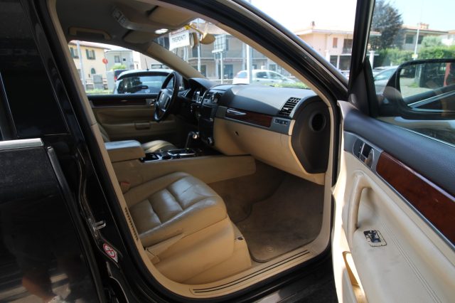 VOLKSWAGEN Touareg usata, con Bracciolo