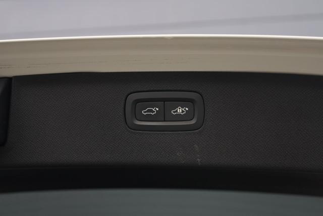 VOLVO XC90 usata, con Telecamera per parcheggio assistito
