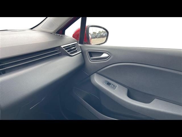 RENAULT Clio usata, con Fari LED