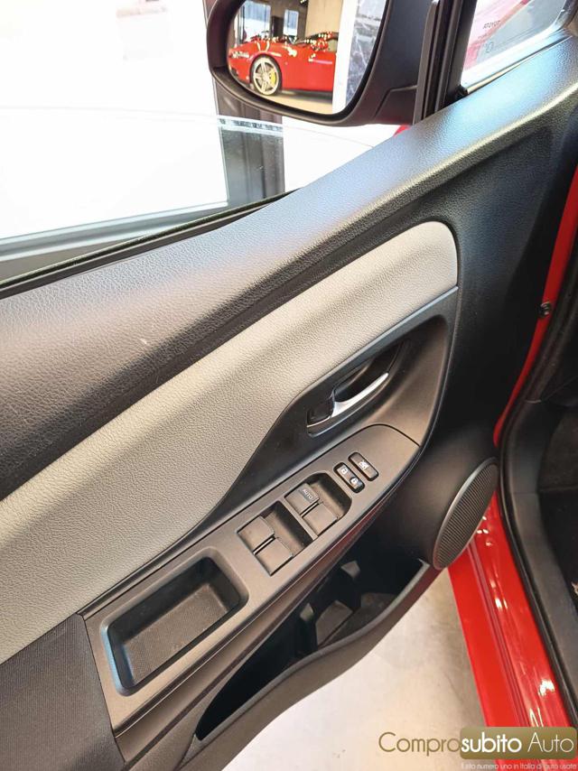 TOYOTA Yaris usata 17