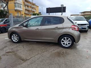 PEUGEOT 208 usata, con Autoradio