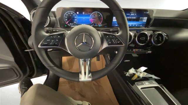 MERCEDES-BENZ A 180 usata, con Boardcomputer