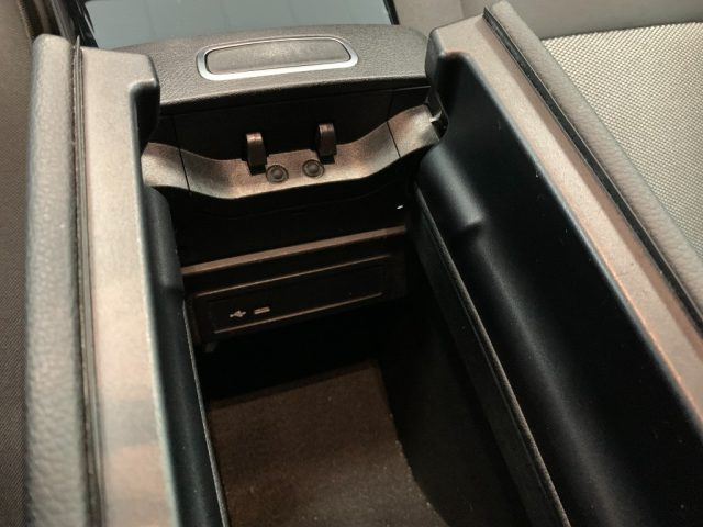 MERCEDES-BENZ CLA 180 usata, con Bluetooth