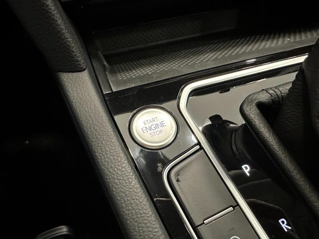 VOLKSWAGEN Passat Variant usata, con Isofix
