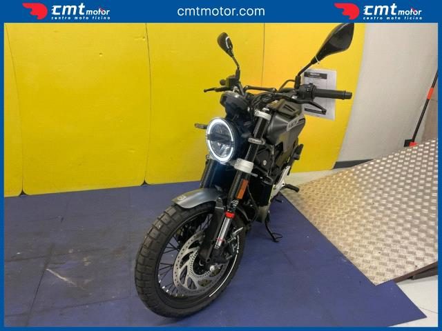 HUSQVARNA Svartpilen 401 usata 1