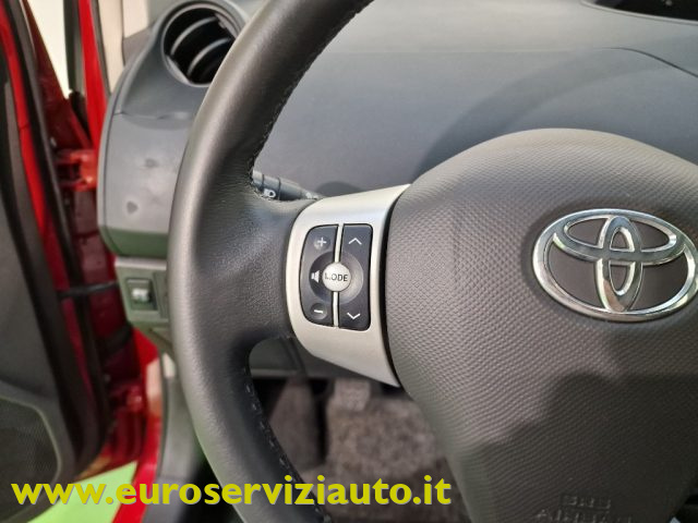 TOYOTA Yaris usata 23