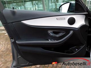 MERCEDES-BENZ E 220 usata, con Specchietti laterali elettrici