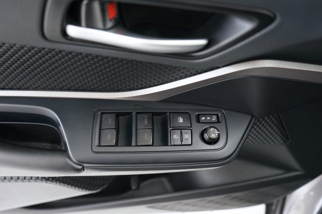 TOYOTA C-HR usata, con Riconoscimento dei segnali stradali