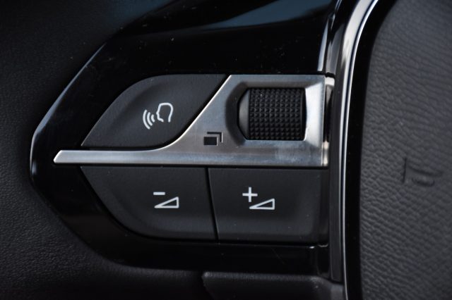 PEUGEOT 208 usata, con USB